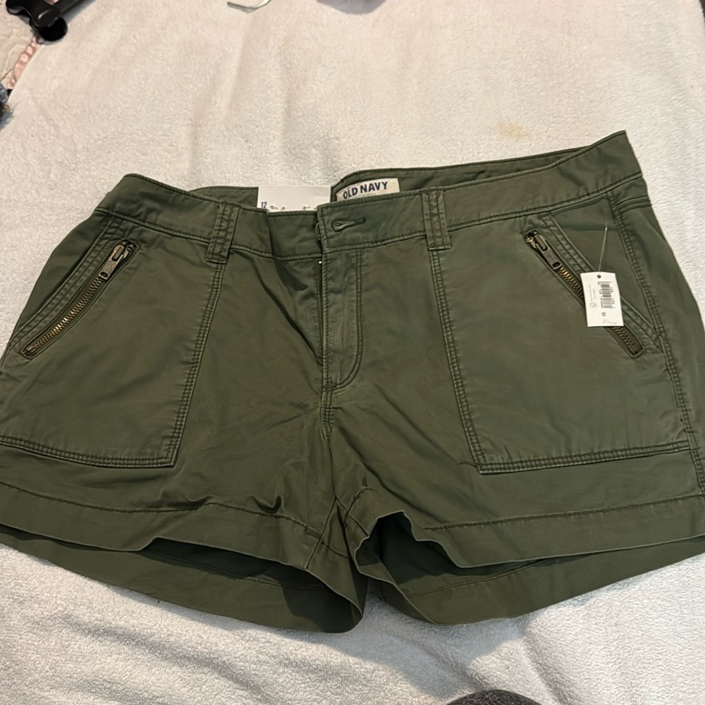 Olive green shorts
New with tag